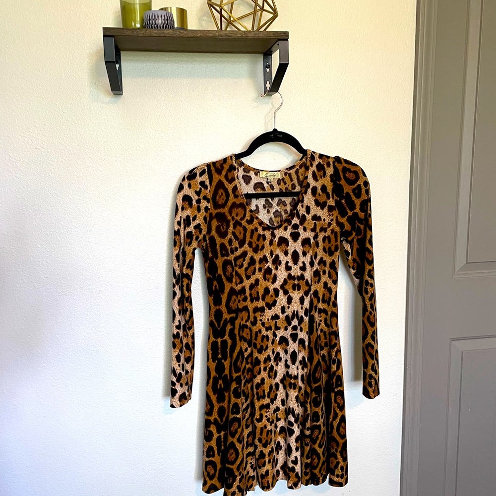 Long sleeve leopard pint dress above knee in length